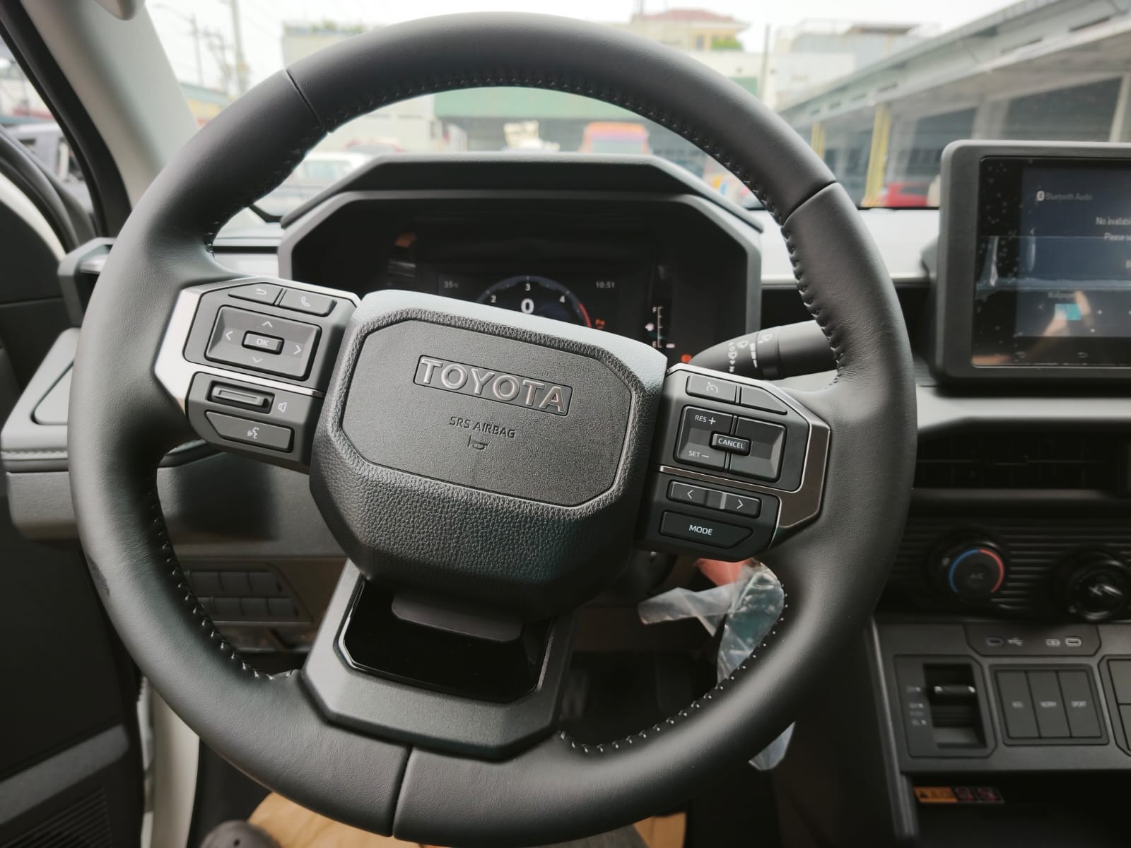2026 TOYOTA HILUX DOUBLE CAB E 2.8 4WD Manual Transmission White image 20