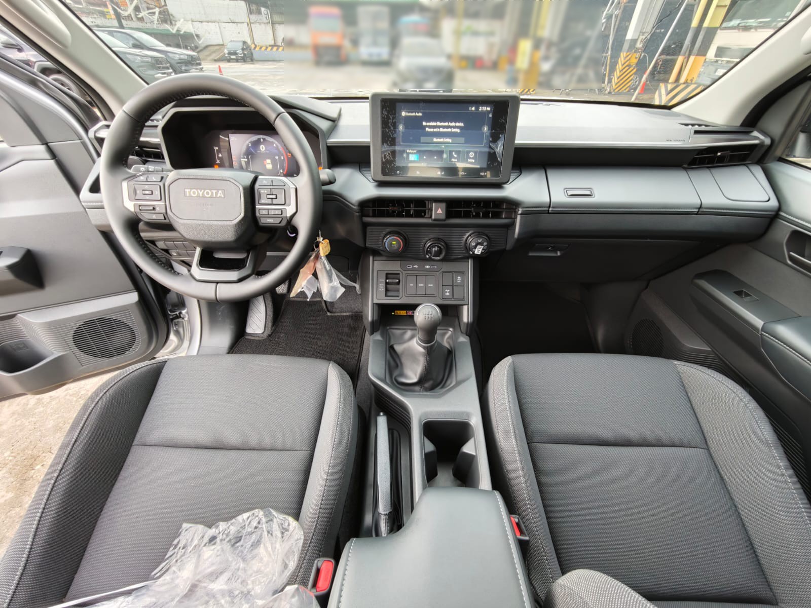 2026 TOYOTA HILUX DOUBLE CAB E 2.8 4WD Manual Transmission Silver image 20