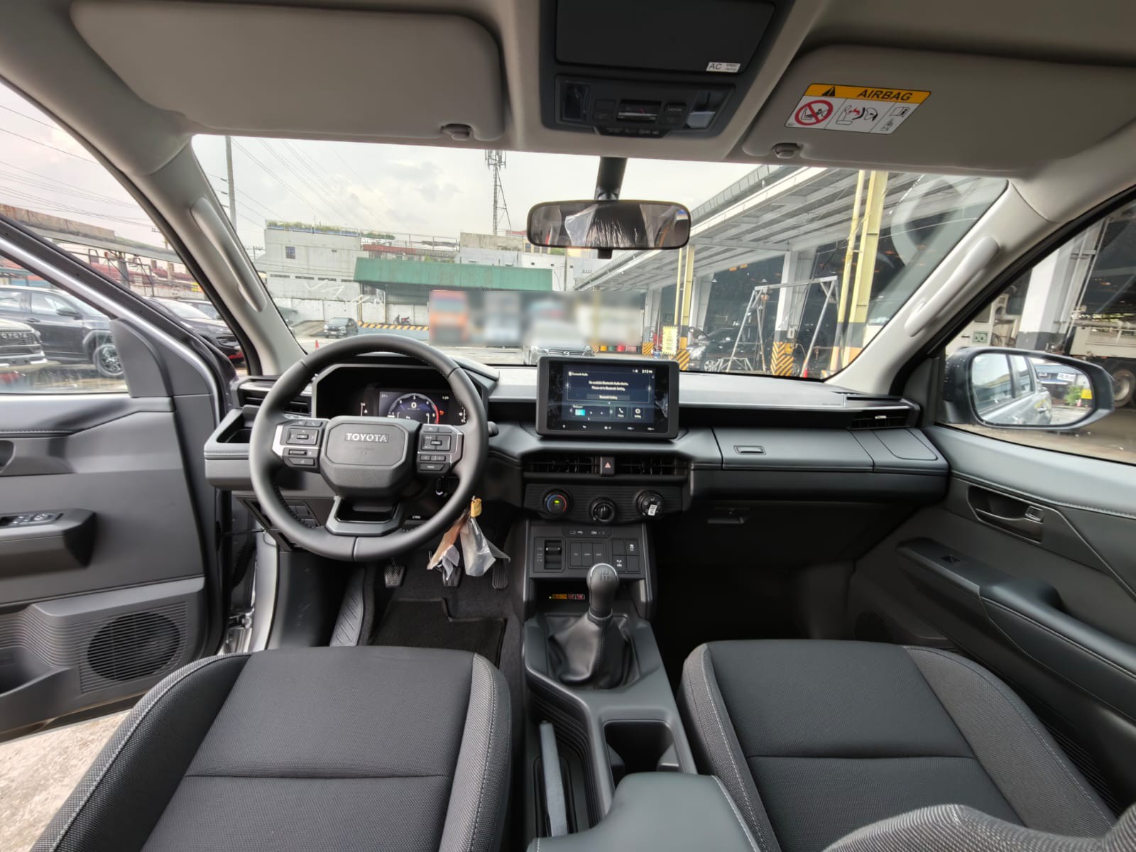 2026 TOYOTA HILUX DOUBLE CAB E 2.8 4WD Manual Transmission Silver image 21