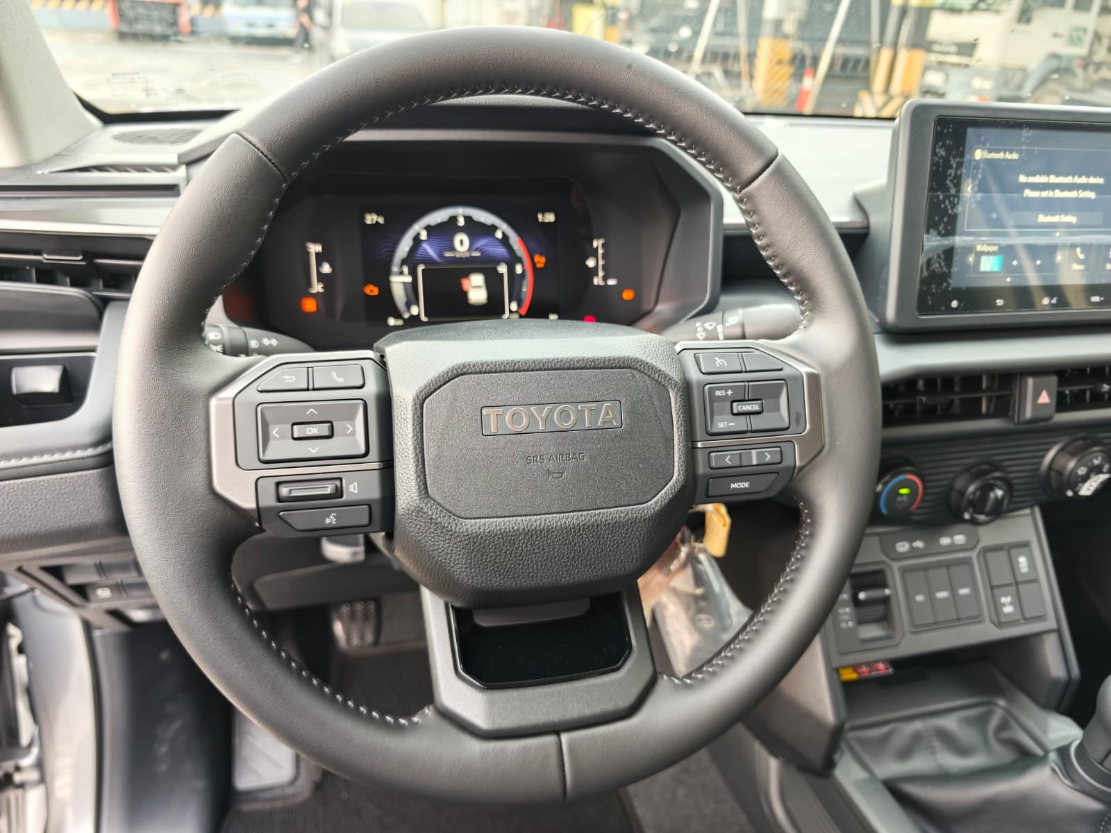 2026 TOYOTA HILUX DOUBLE CAB E 2.8 4WD Manual Transmission Silver image 22