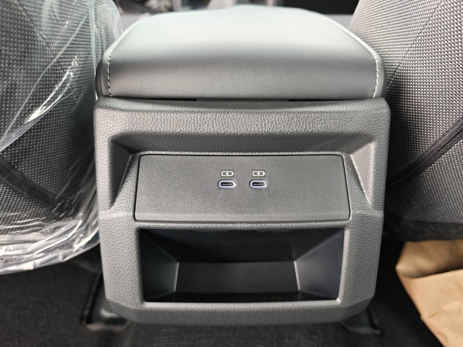 2026 TOYOTA HILUX DOUBLE CAB E 2.8 4WD Manual Transmission Silver image 29