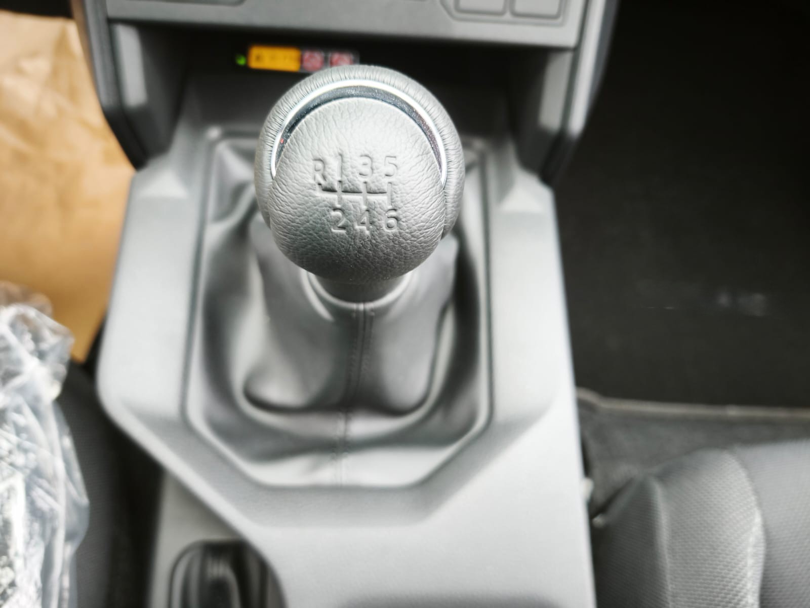 2026 TOYOTA HILUX DOUBLE CAB E 2.8 4WD Manual Transmission White image 27