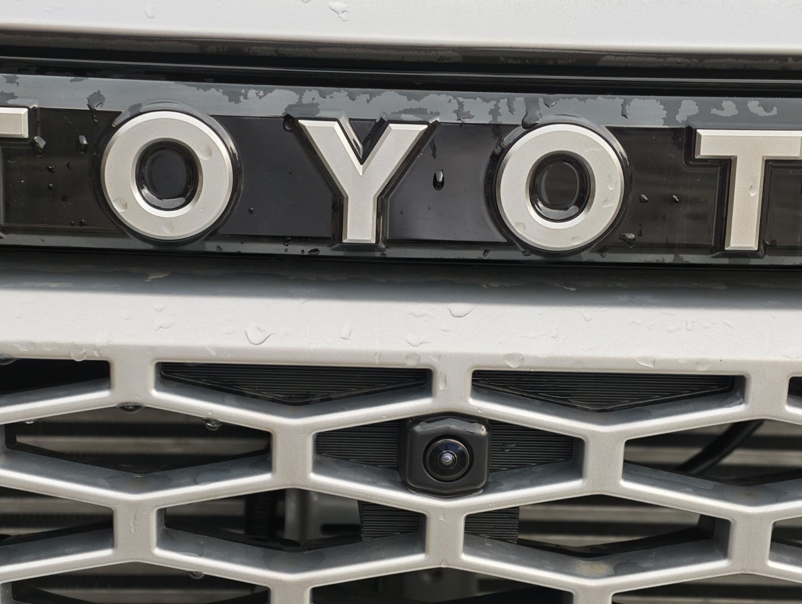 2026 TOYOTA HILUX DOUBLE CAB E 2.8 4WD Manual Transmission Silver image 37