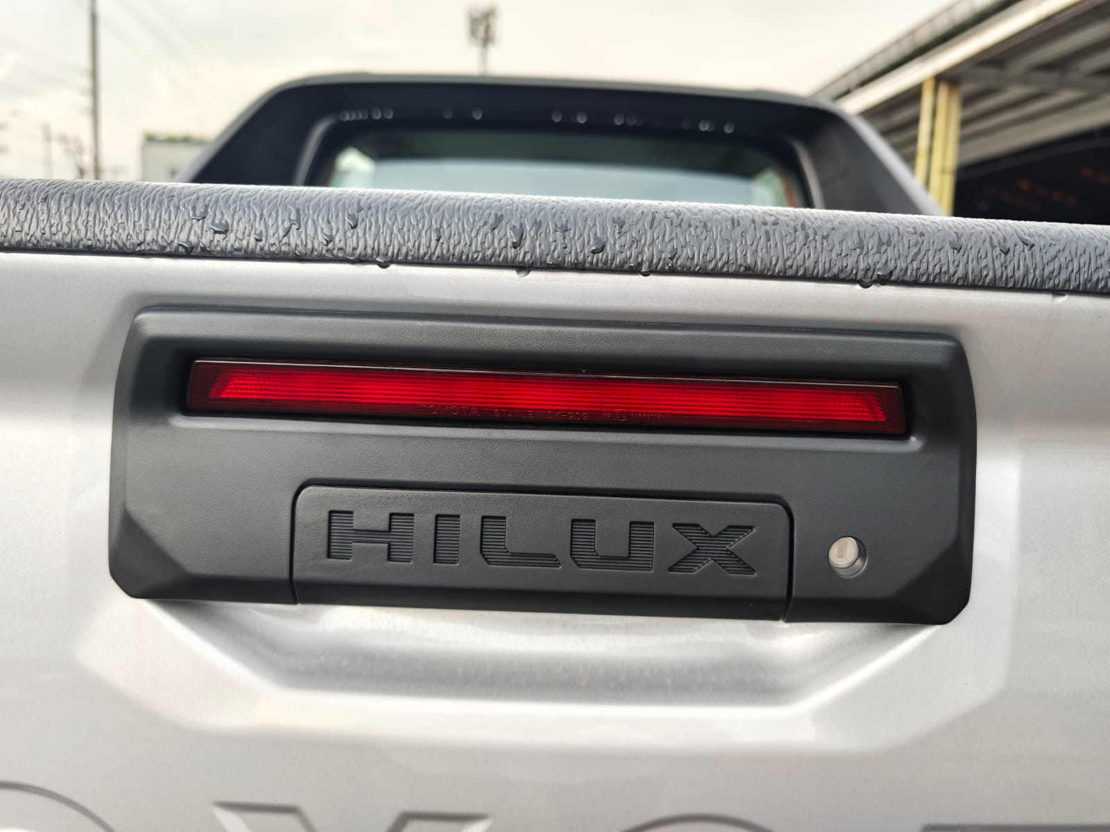 2026 TOYOTA HILUX DOUBLE CAB E 2.8 4WD Manual Transmission Silver image 39