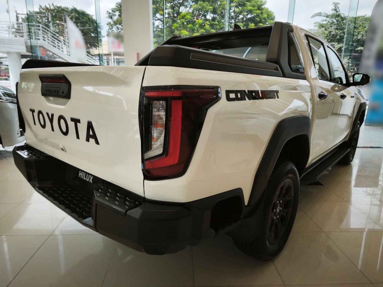 2026 TOYOTA HILUX DOUBLE CAB CONQUEST 2.8 2WD AT White image 6
