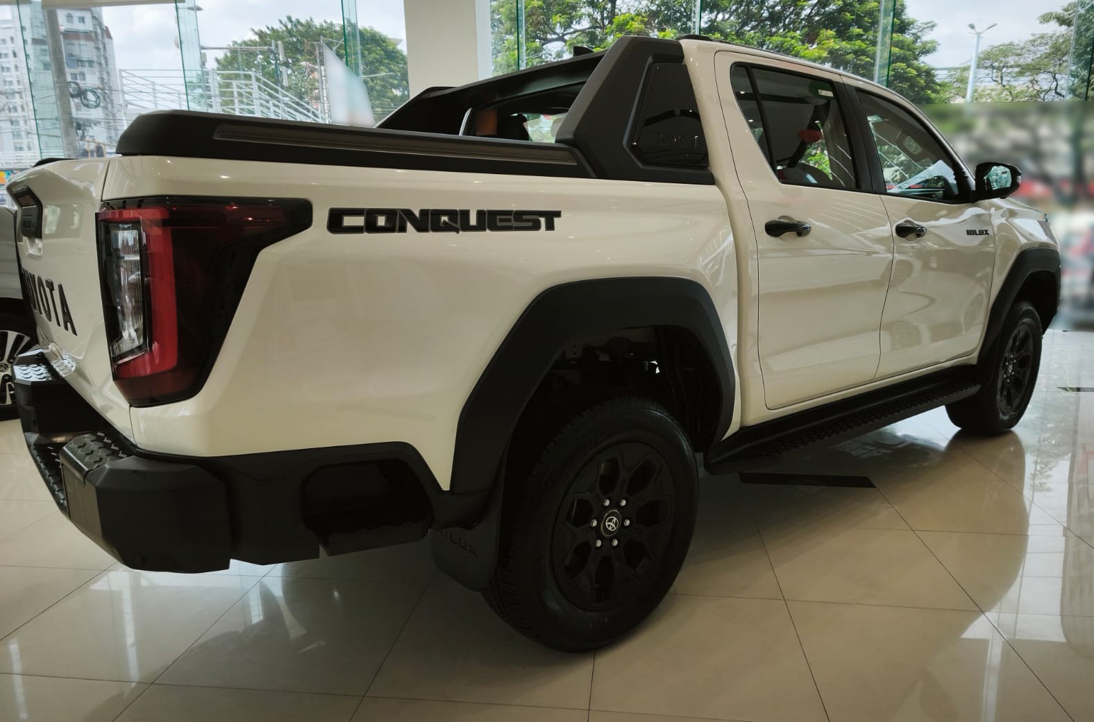 2026 TOYOTA HILUX DOUBLE CAB CONQUEST 2.8 2WD AT White image 7