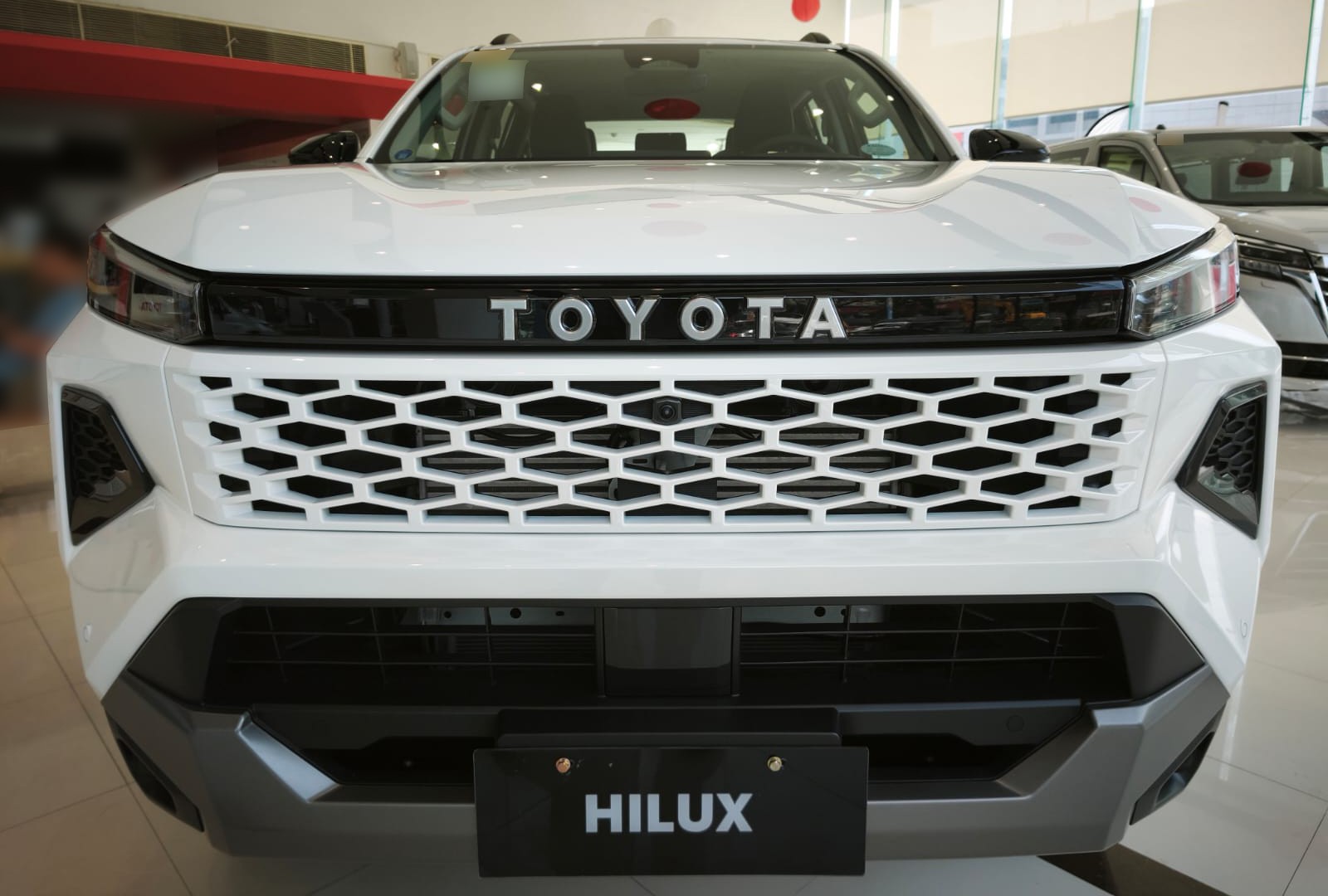 2026 TOYOTA HILUX DOUBLE CAB CONQUEST 2.8 2WD AT White image 10