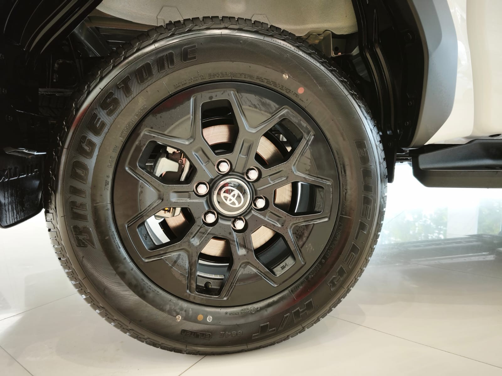 2026 TOYOTA HILUX DOUBLE CAB CONQUEST 2.8 2WD AT White image 12