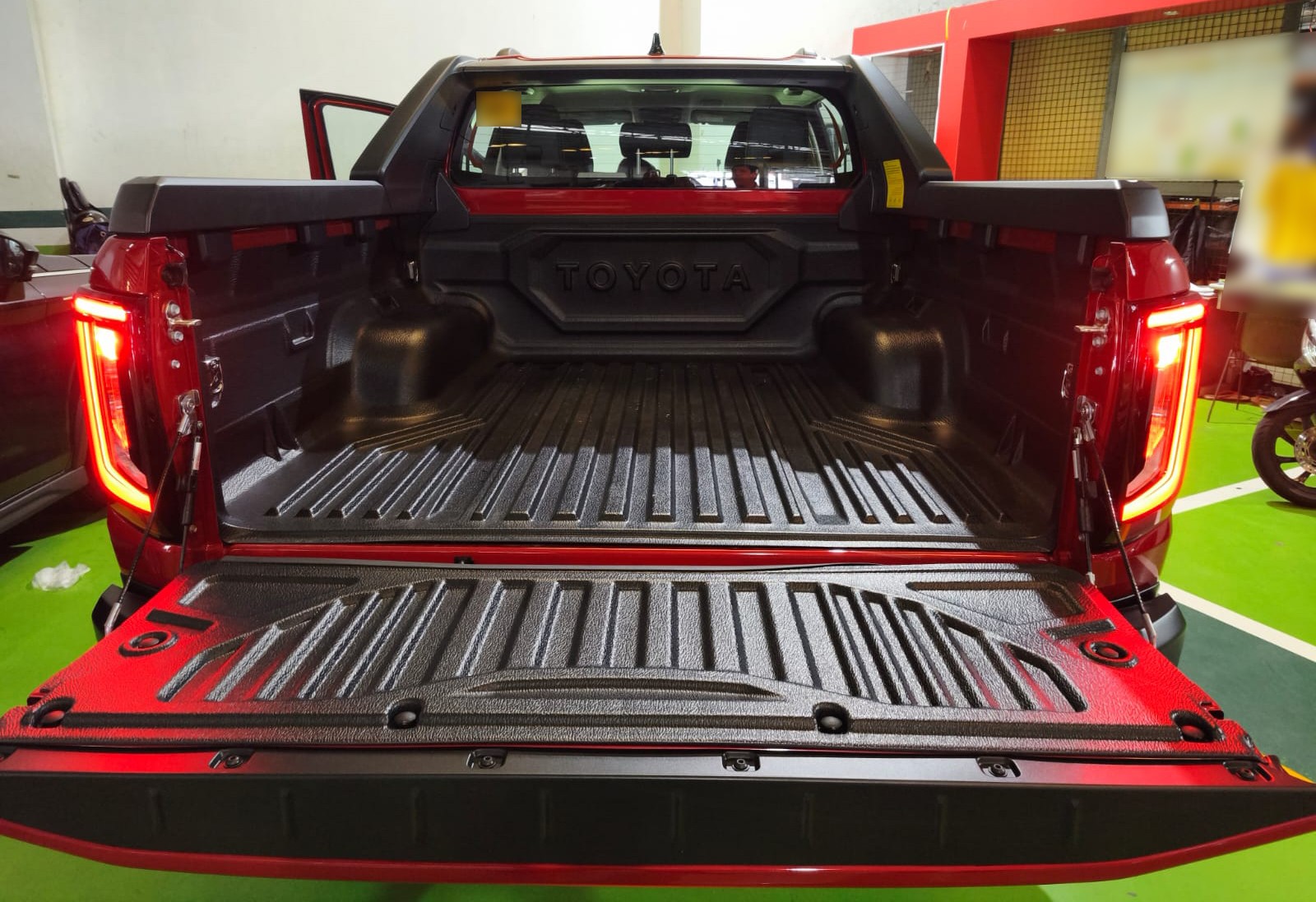 2026 TOYOTA HILUX DOUBLE CAB CONQUEST 2.8 4WD AT Red image 22