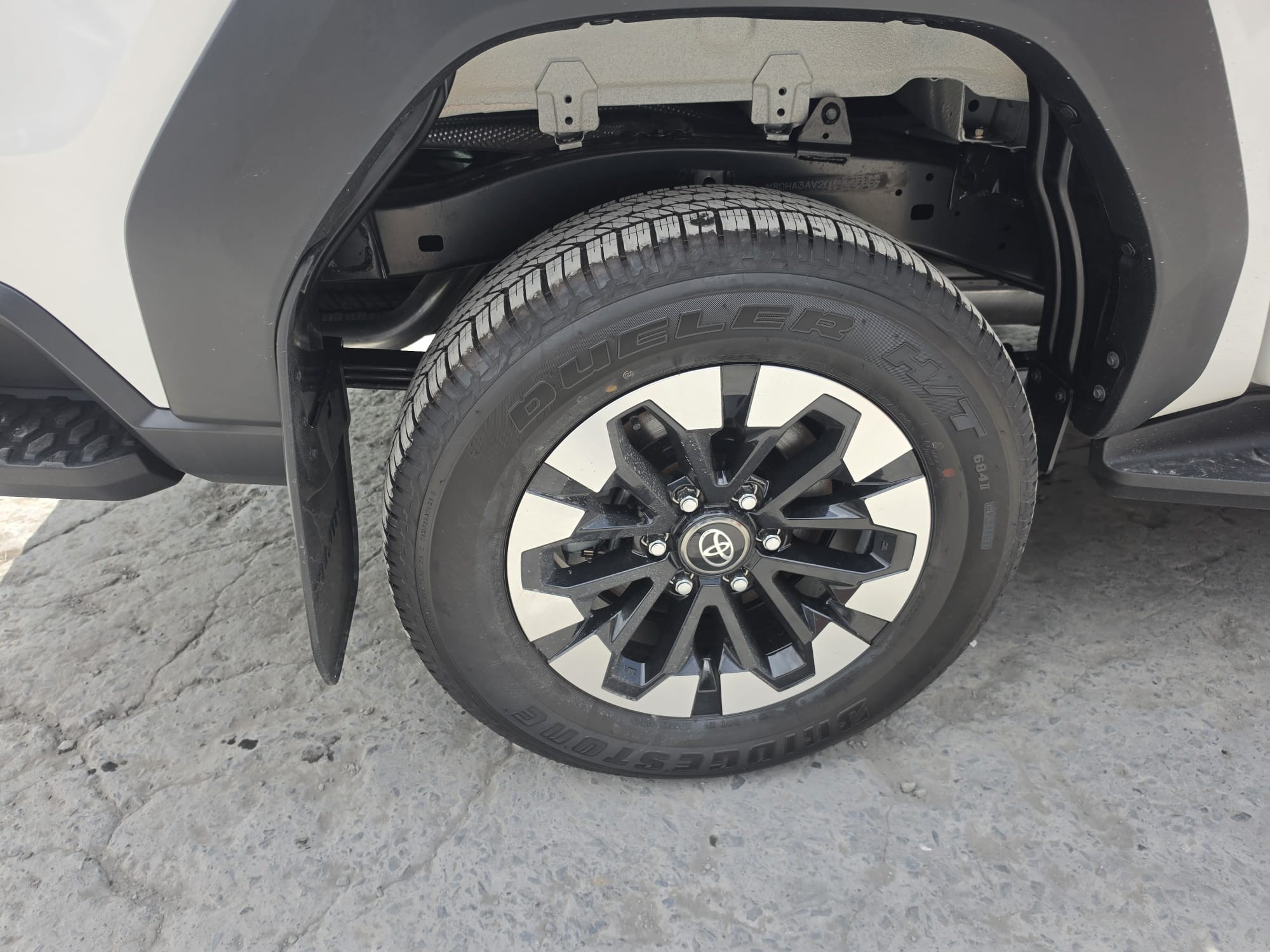 2026 TOYOTA HILUX DOUBLE CAB TRAILHUNTER 2.8 4WD AT White image 10