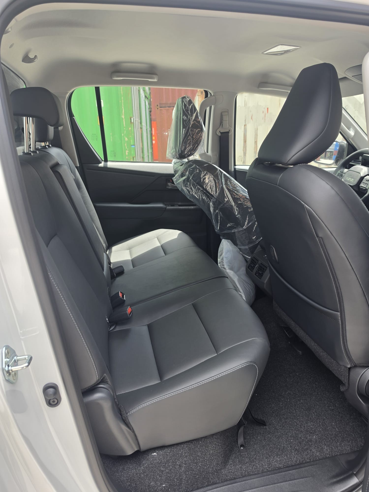 2026 TOYOTA HILUX DOUBLE CAB TRAILHUNTER 2.8 4WD AT White image 17