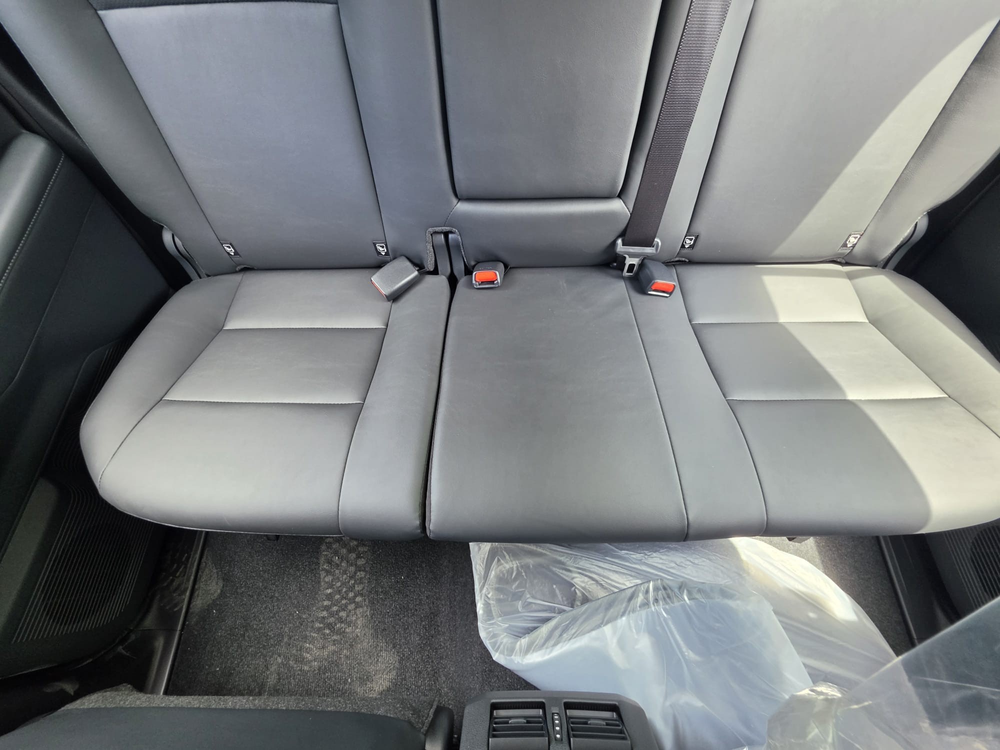 2026 TOYOTA HILUX DOUBLE CAB TRAILHUNTER 2.8 4WD AT White image 18