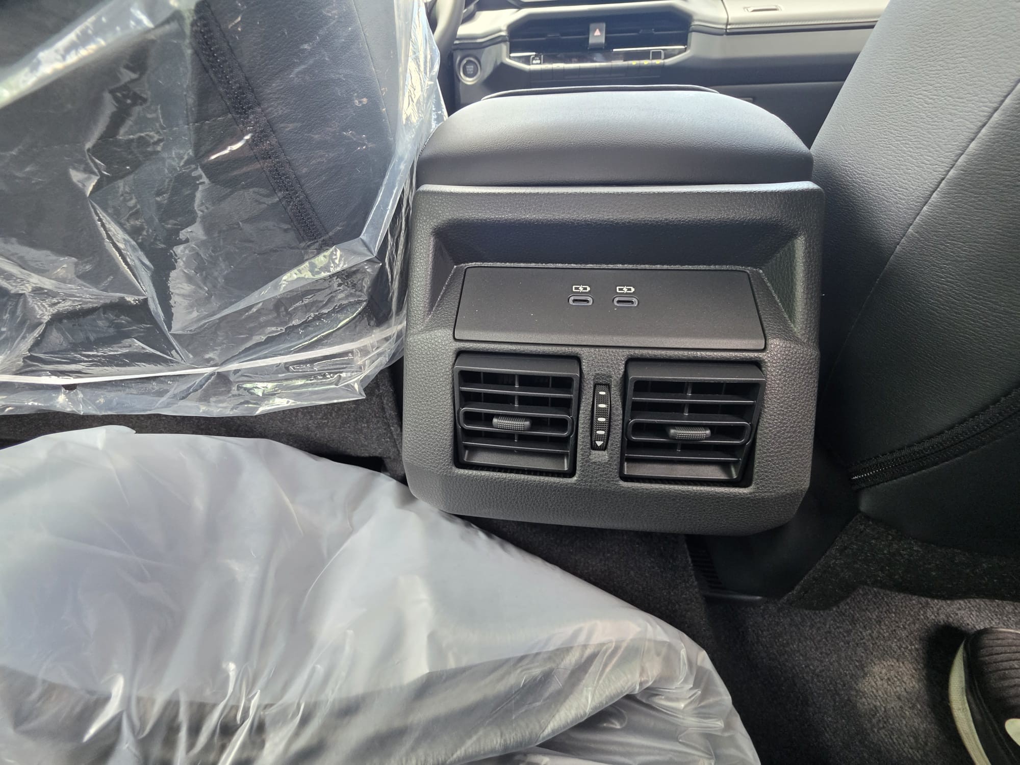 2026 TOYOTA HILUX DOUBLE CAB TRAILHUNTER 2.8 4WD AT White image 31