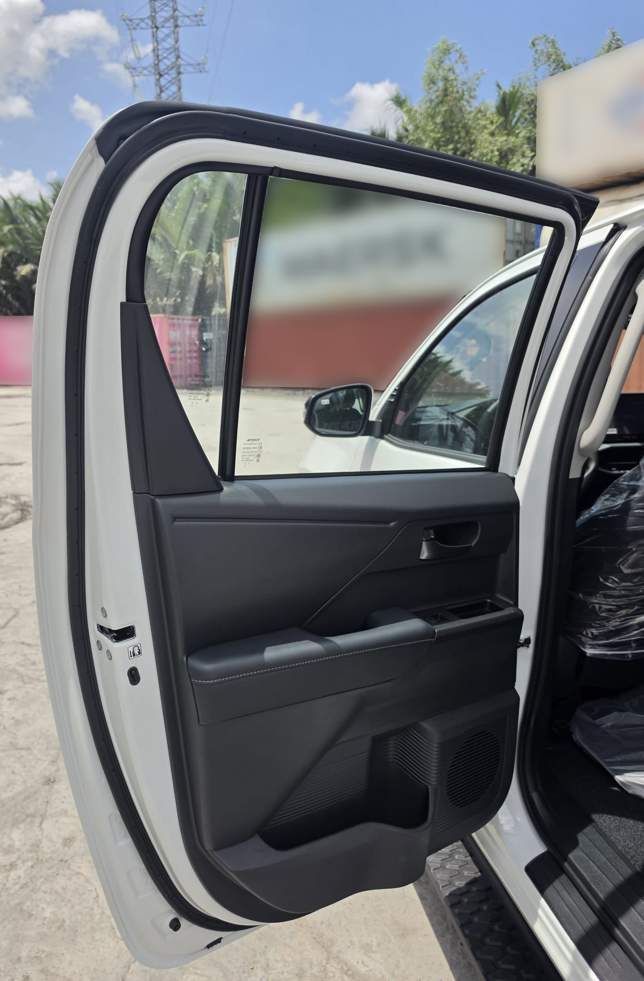 2026 TOYOTA HILUX DOUBLE CAB TRAILHUNTER 2.8 4WD AT White image 40