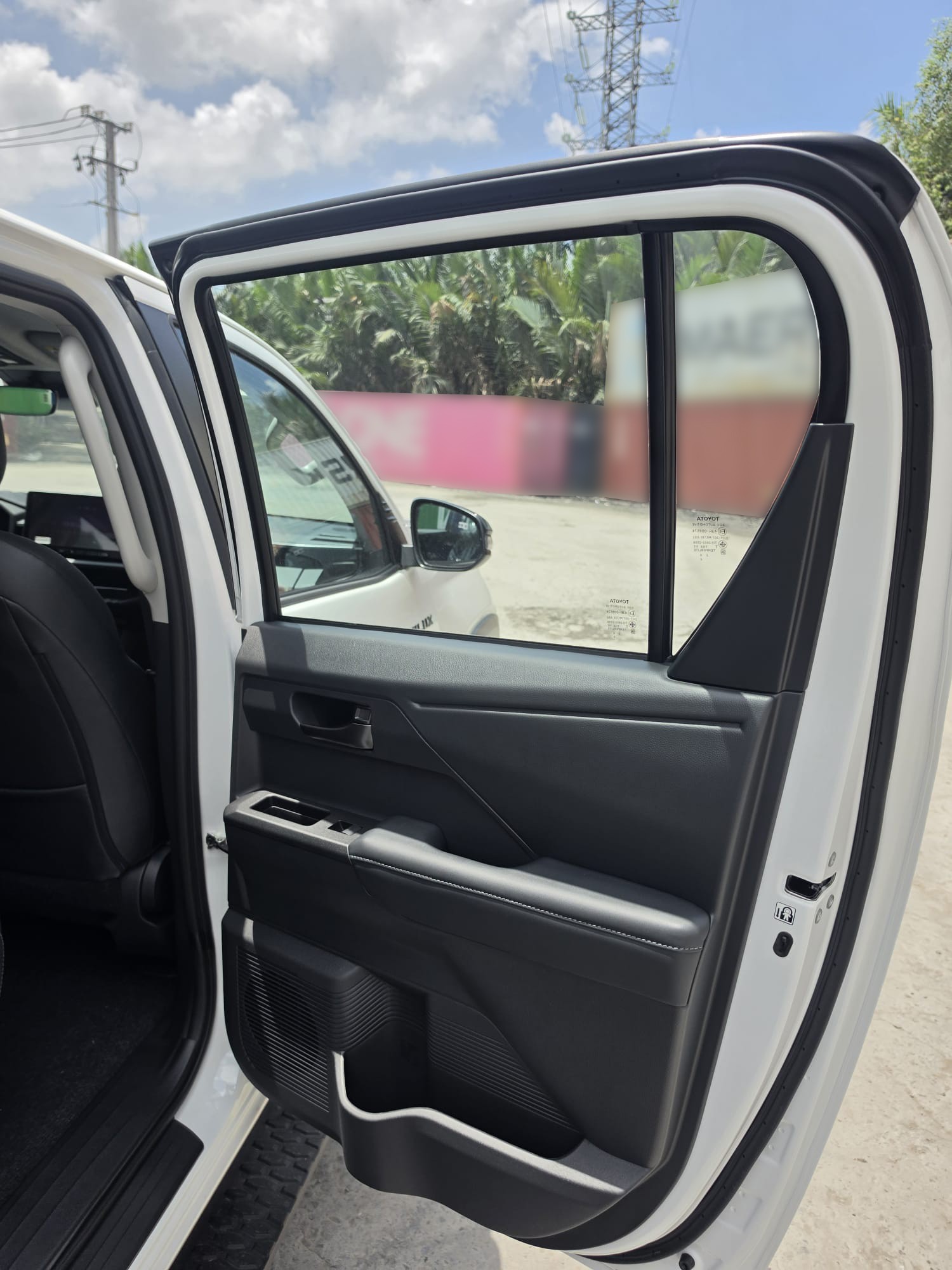 2026 TOYOTA HILUX DOUBLE CAB TRAILHUNTER 2.8 4WD AT White image 41