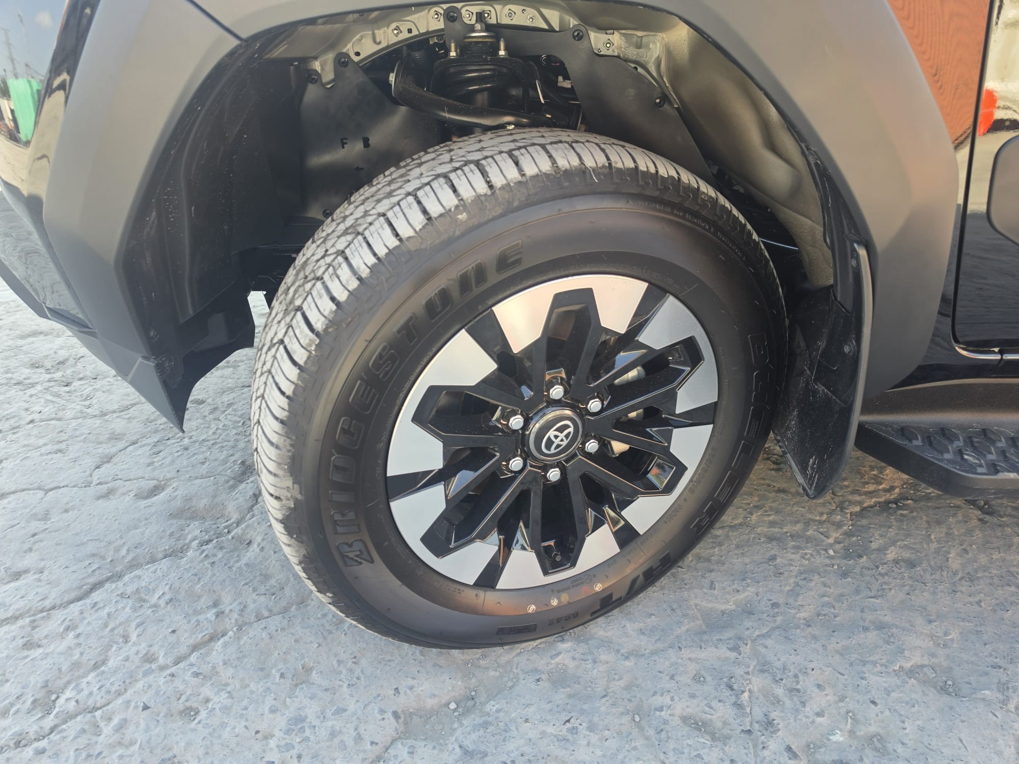 2026 TOYOTA HILUX DOUBLE CAB TRAILHUNTER 2.8 4WD AT Black image 9