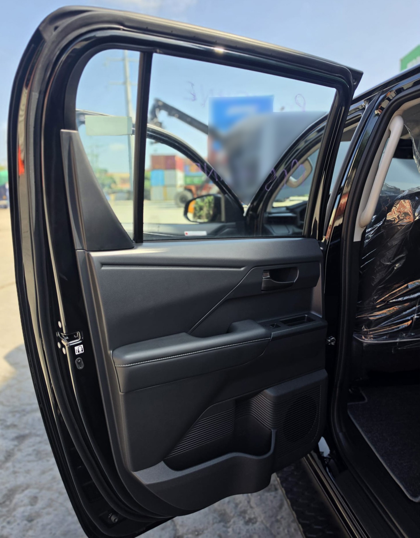 2026 TOYOTA HILUX DOUBLE CAB TRAILHUNTER 2.8 4WD AT Black image 33
