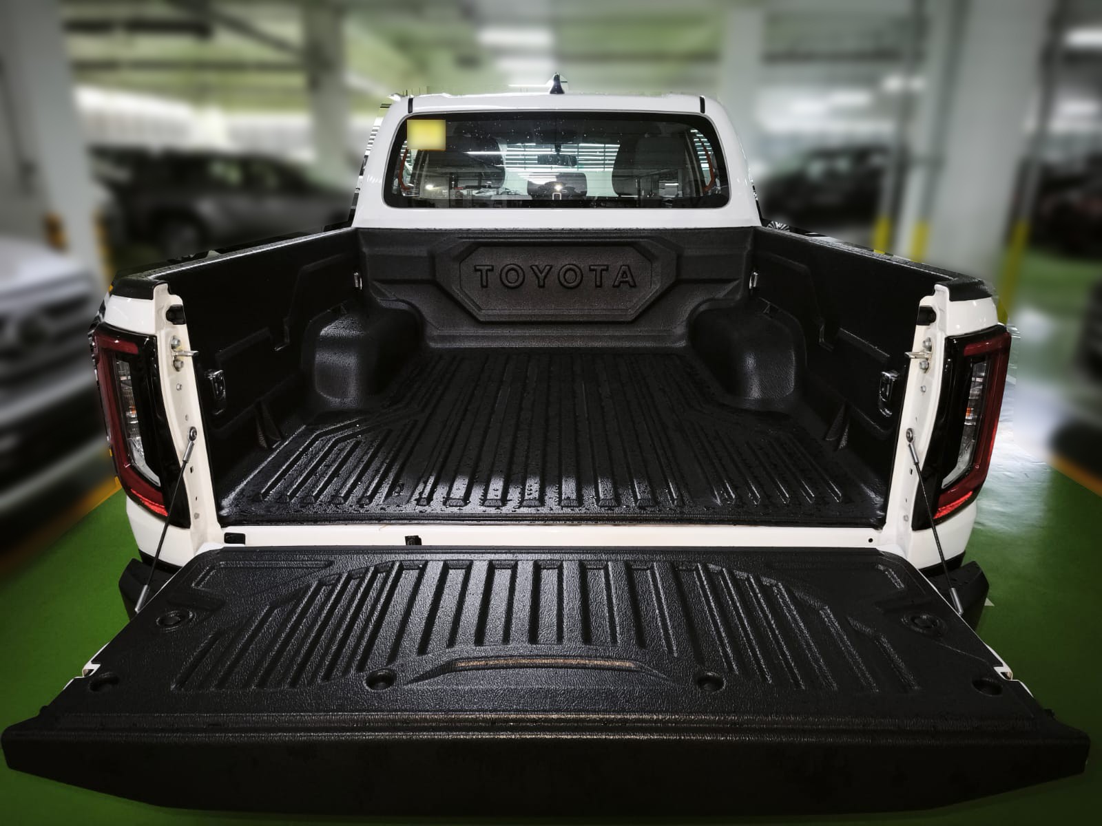 2026 TOYOTA HILUX DOUBLE CAB E 2.8 4WD MT White image 27