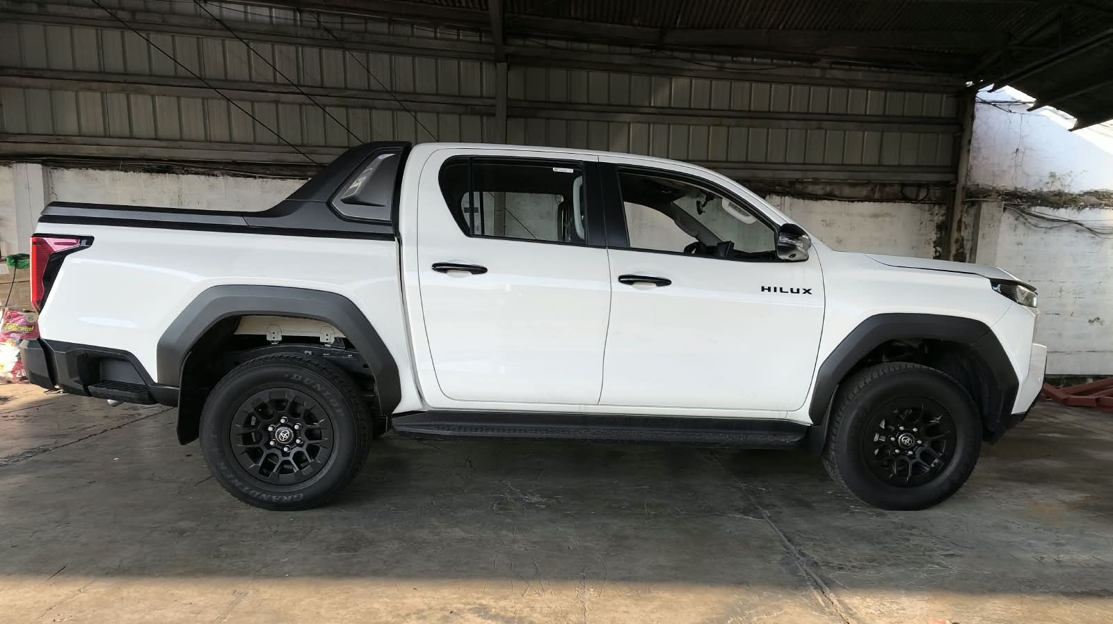 2026 TOYOTA HILUX DOUBLE CAB E 2.8 4WD MT White image 6