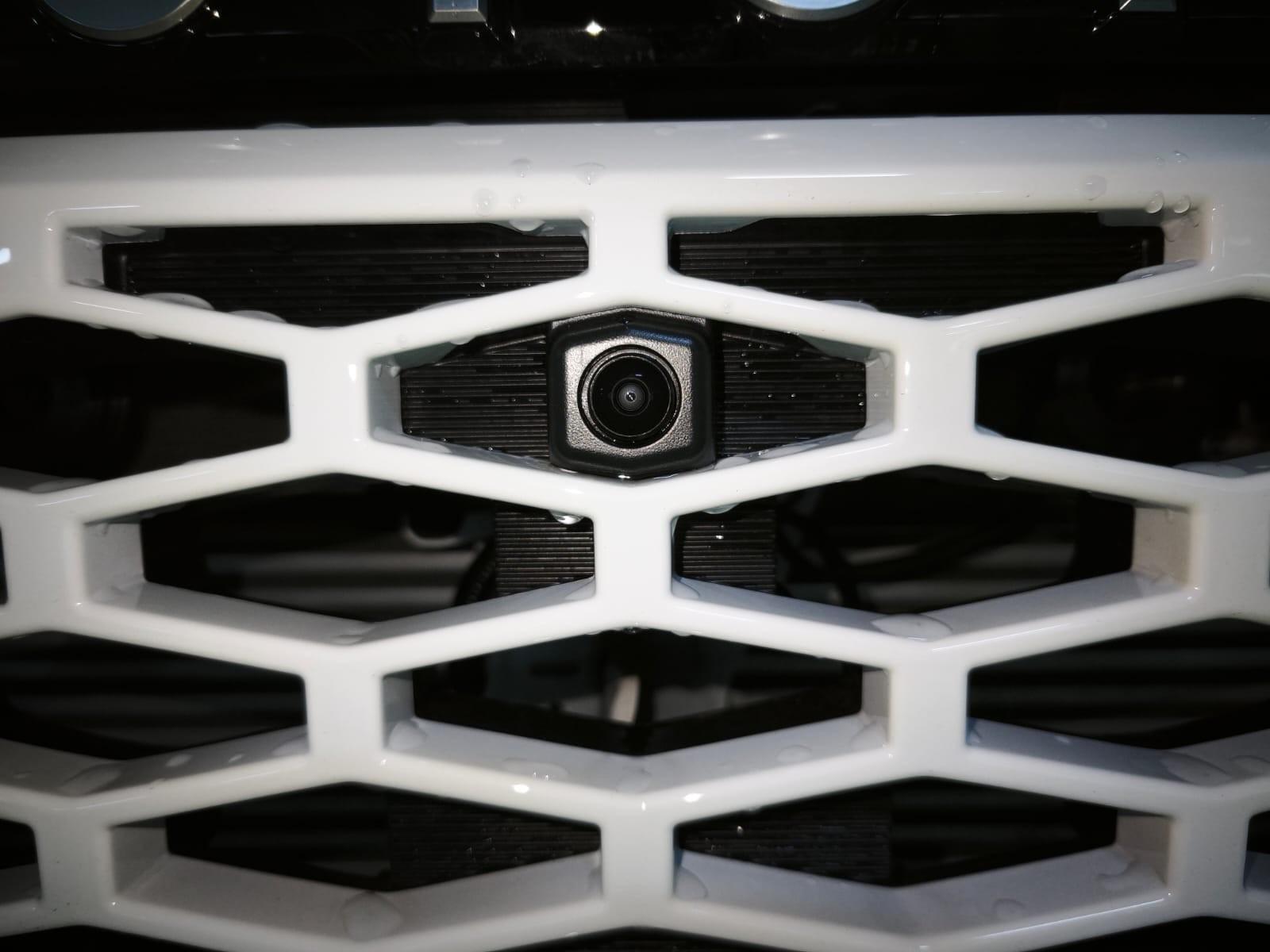 2026 TOYOTA HILUX DOUBLE CAB E 2.8 4WD MT White image 36