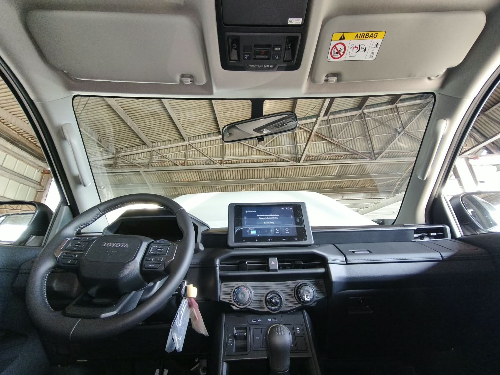 2026 TOYOTA HILUX DOUBLE CAB E 2.8 4WD MT White image 21