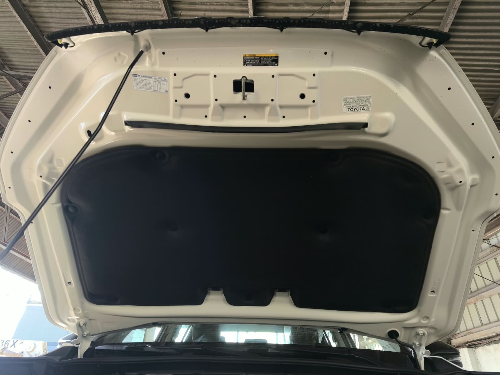 2026 TOYOTA HILUX DOUBLE CAB E 2.8 4WD MT White image 29