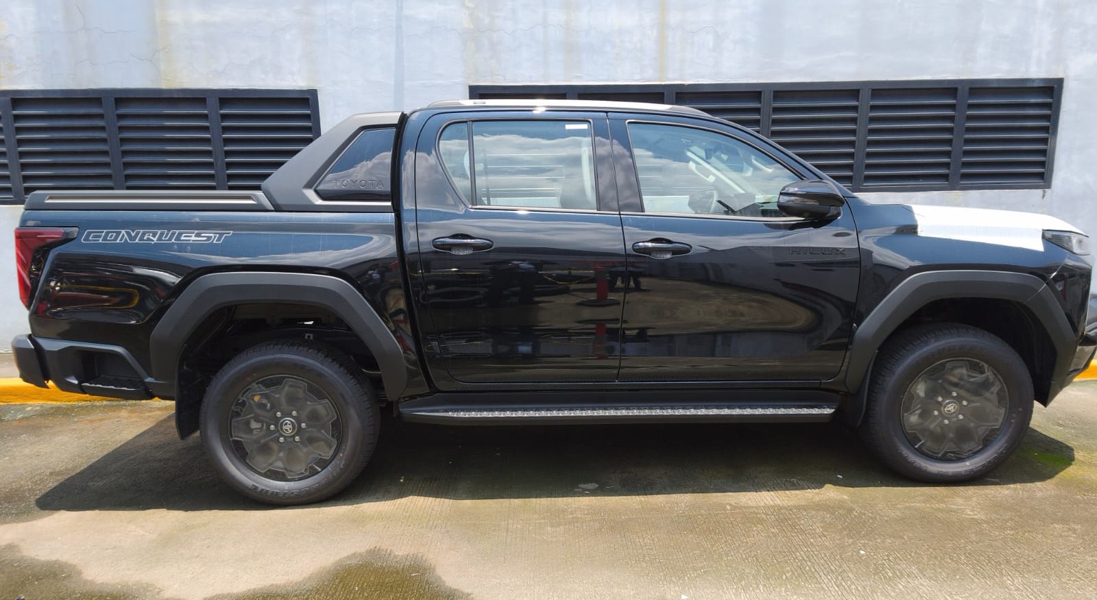 2026 TOYOTA HILUX DOUBLE CAB CONQUEST 2.8 2WD AT Black image 6