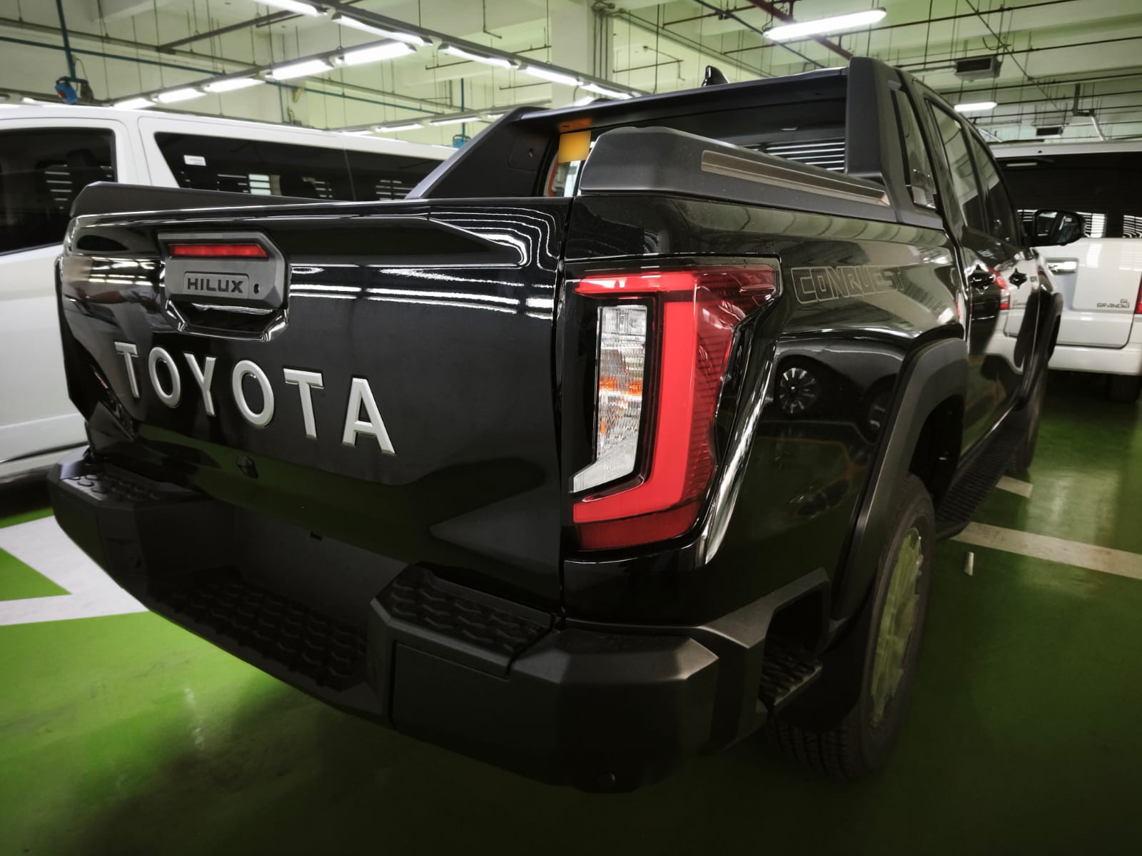 2026 TOYOTA HILUX DOUBLE CAB CONQUEST 2.8 4WD AT Black image 6