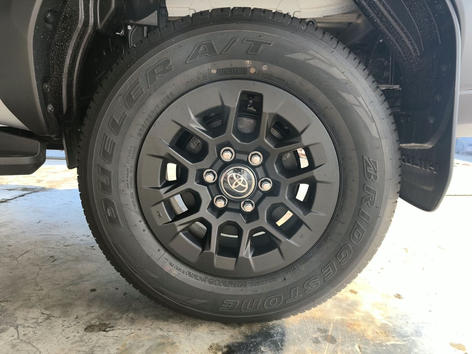 2026 TOYOTA HILUX DOUBLE CAB E 2.8 4WD Manual Transmission Silver image 13