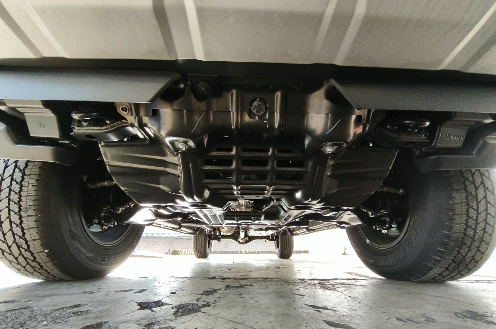 2026 TOYOTA HILUX DOUBLE CAB E 2.8 4WD Manual Transmission Silver image 14