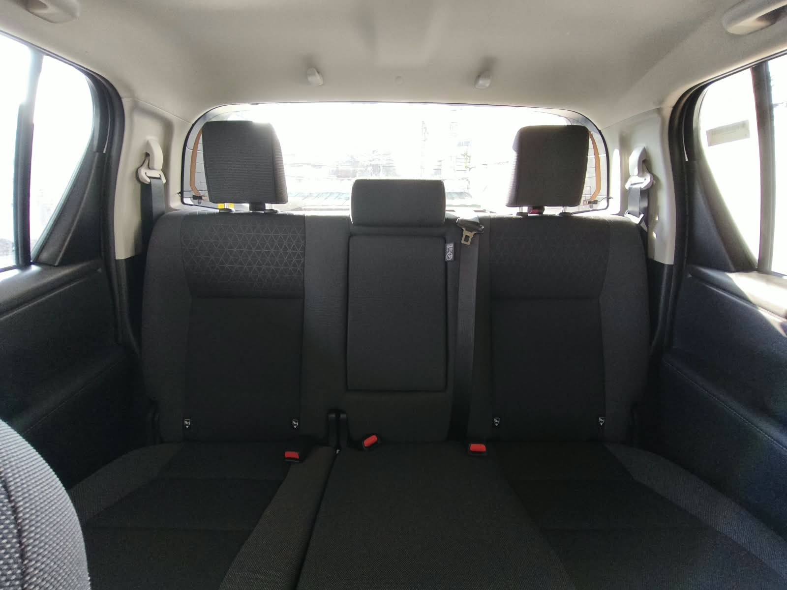 2026 TOYOTA HILUX DOUBLE CAB E 2.8 4WD Manual Transmission Silver image 16