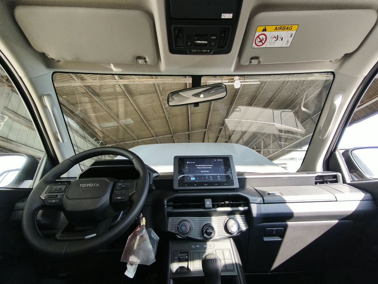 2026 TOYOTA HILUX DOUBLE CAB E 2.8 4WD Manual Transmission Silver image 20