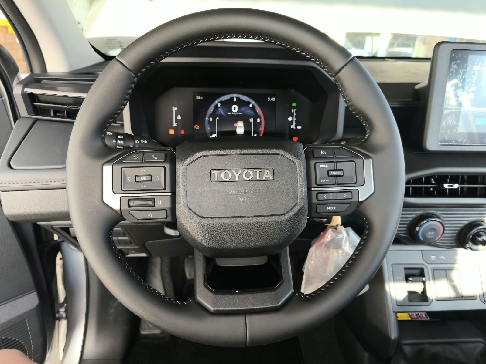2026 TOYOTA HILUX DOUBLE CAB E 2.8 4WD Manual Transmission Silver image 22
