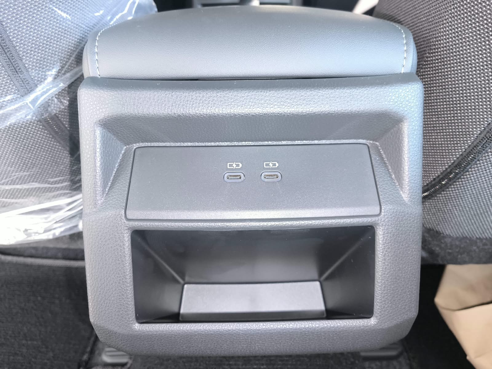 2026 TOYOTA HILUX DOUBLE CAB E 2.8 4WD Manual Transmission Silver image 26