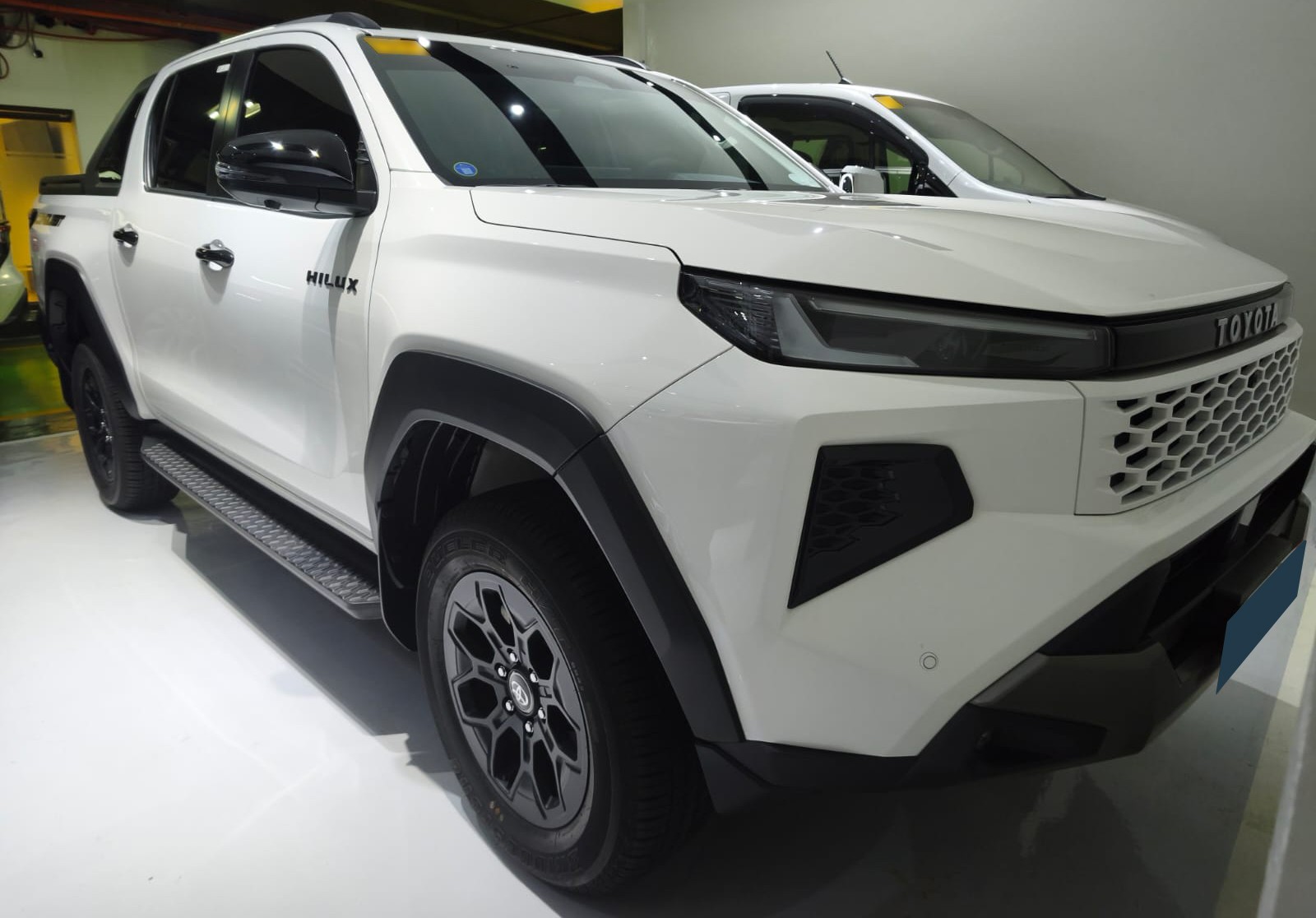 2026 TOYOTA HILUX DOUBLE CAB CONQUEST 2.8 4WD AT White image 7