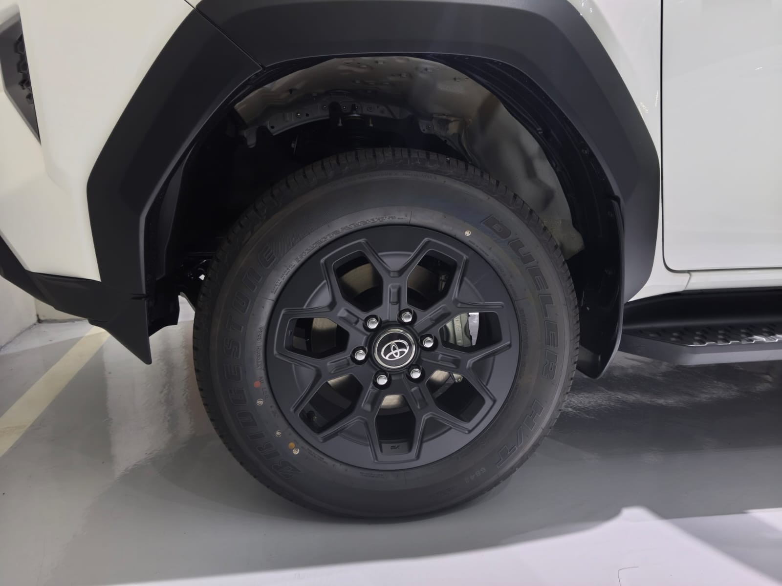 2026 TOYOTA HILUX DOUBLE CAB CONQUEST 2.8 4WD AT White image 11