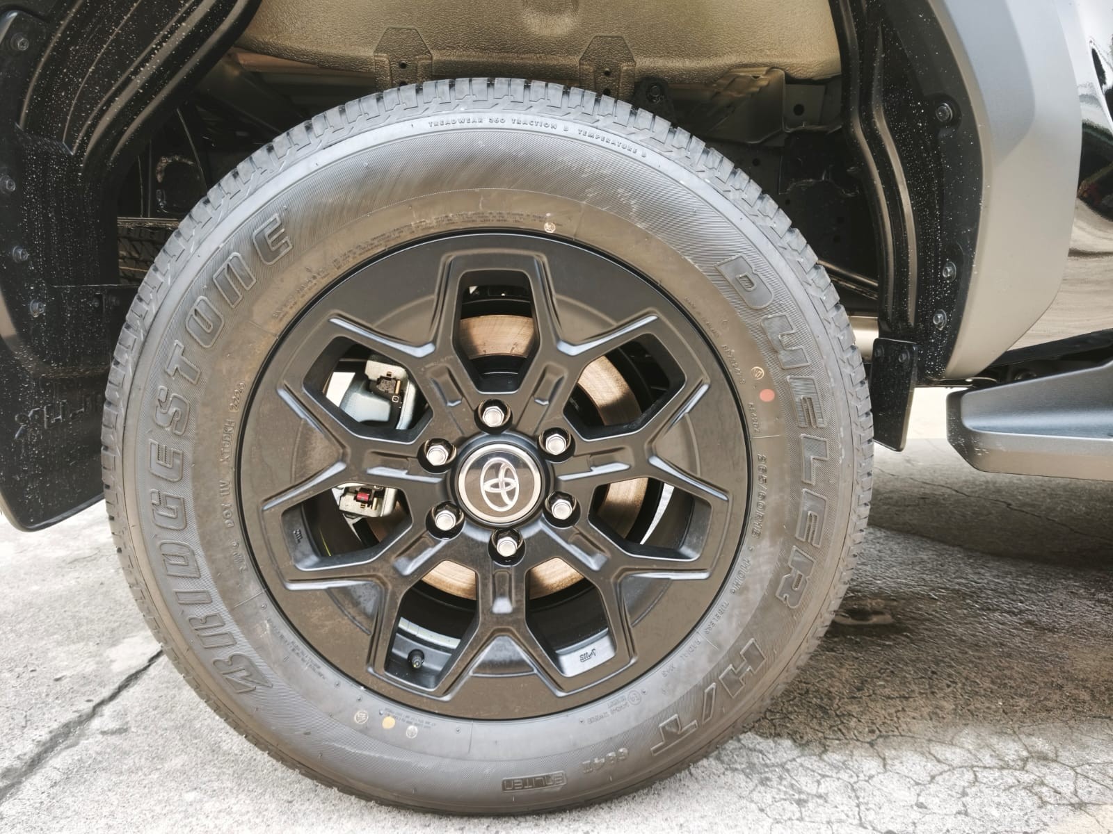 2026 TOYOTA HILUX DOUBLE CAB CONQUEST 2.8 4WD AT Black image 8