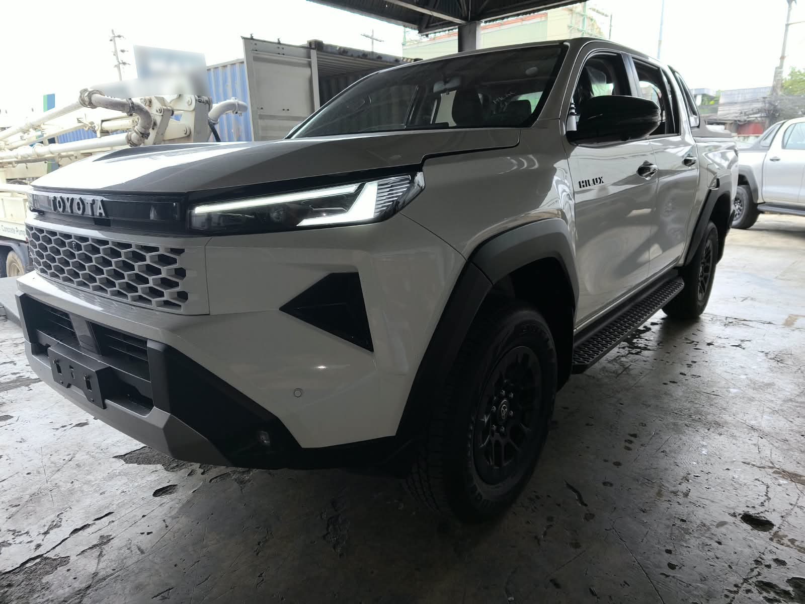 2026 TOYOTA HILUX DOUBLE CAB E 2.8 4WD Manual Transmission White