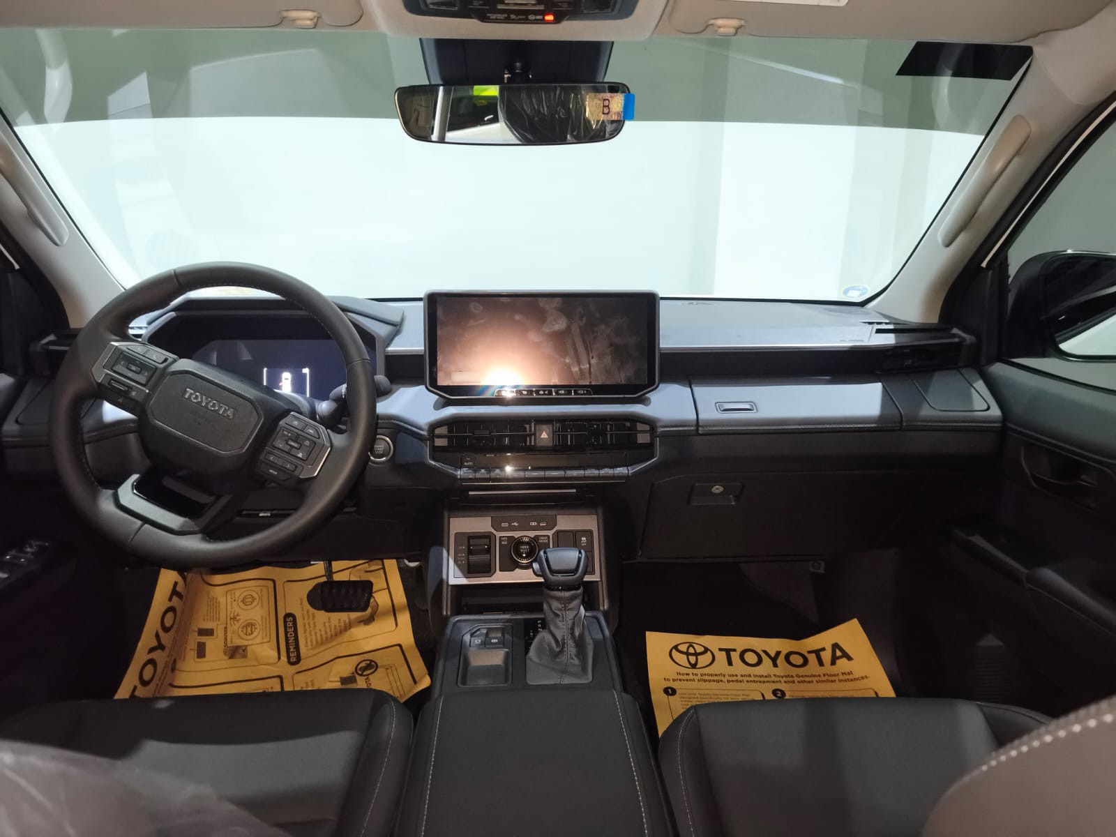 2026 TOYOTA HILUX DOUBLE CAB CONQUEST 2.8 4WD AT White image 26