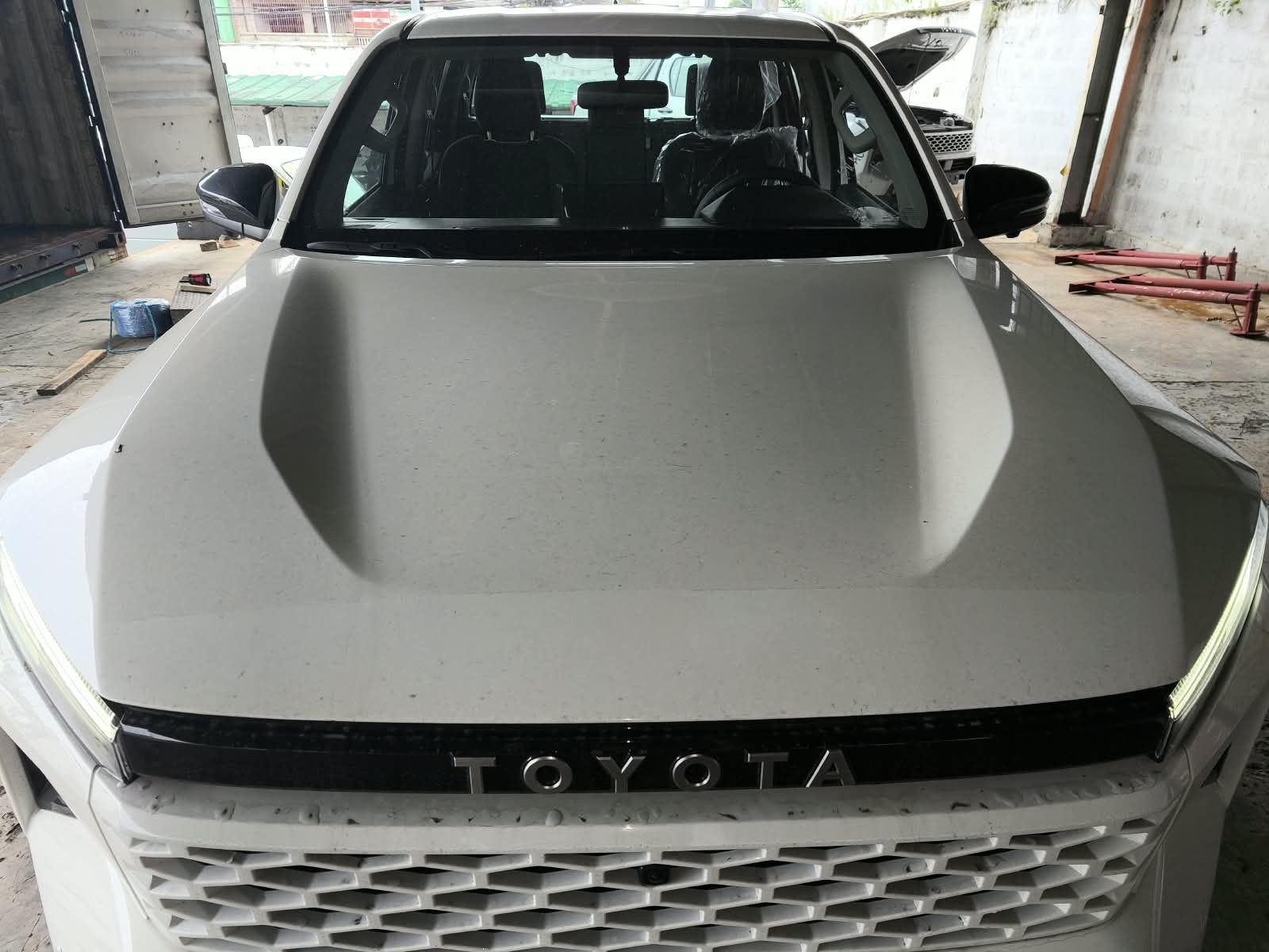 2026 TOYOTA HILUX DOUBLE CAB E 2.8 4WD Manual Transmission White image 9