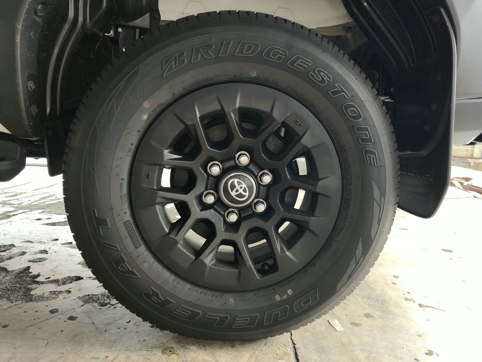 2026 TOYOTA HILUX DOUBLE CAB E 2.8 4WD Manual Transmission White image 12