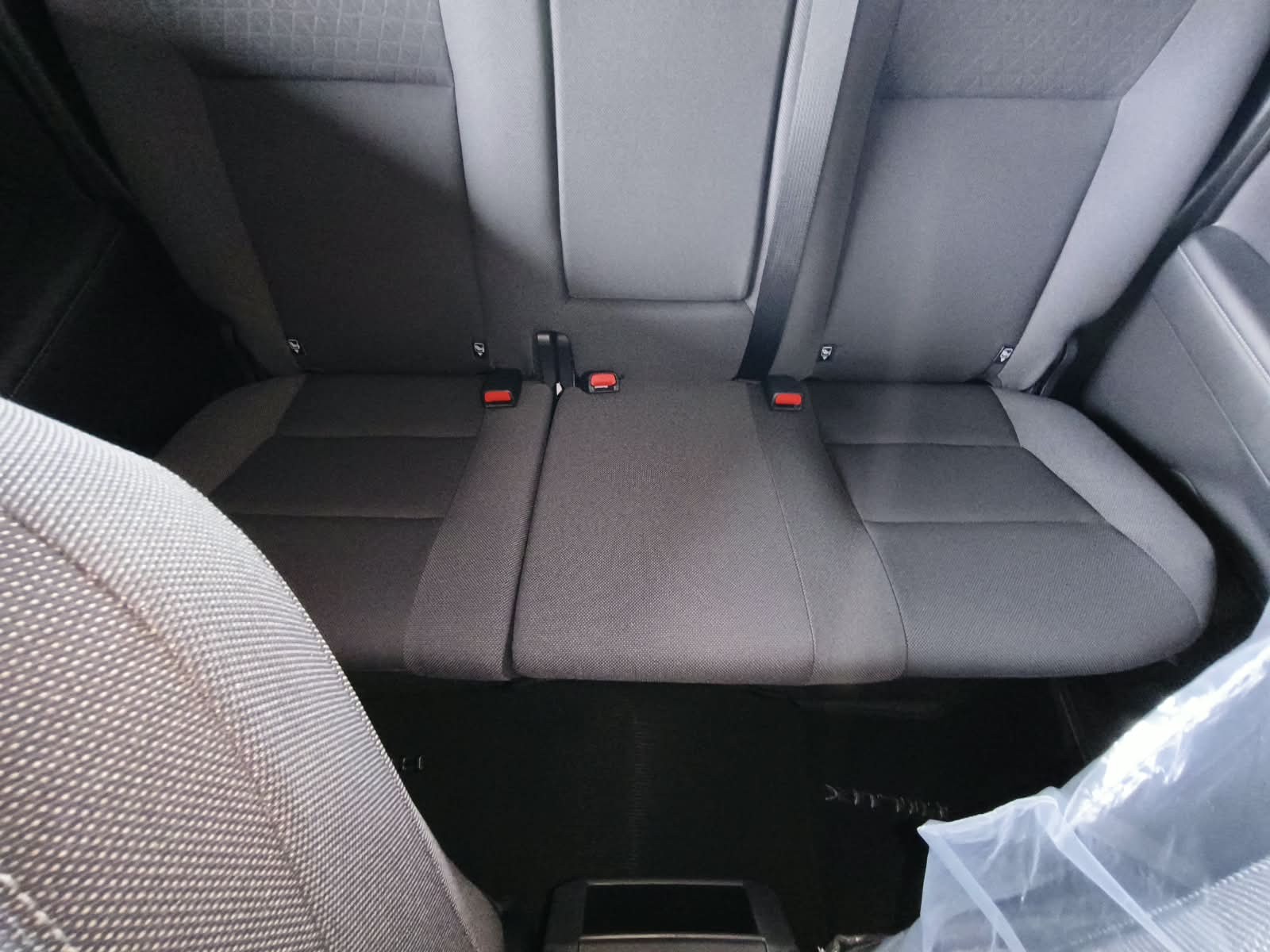 2026 TOYOTA HILUX DOUBLE CAB E 2.8 4WD Manual Transmission White image 16