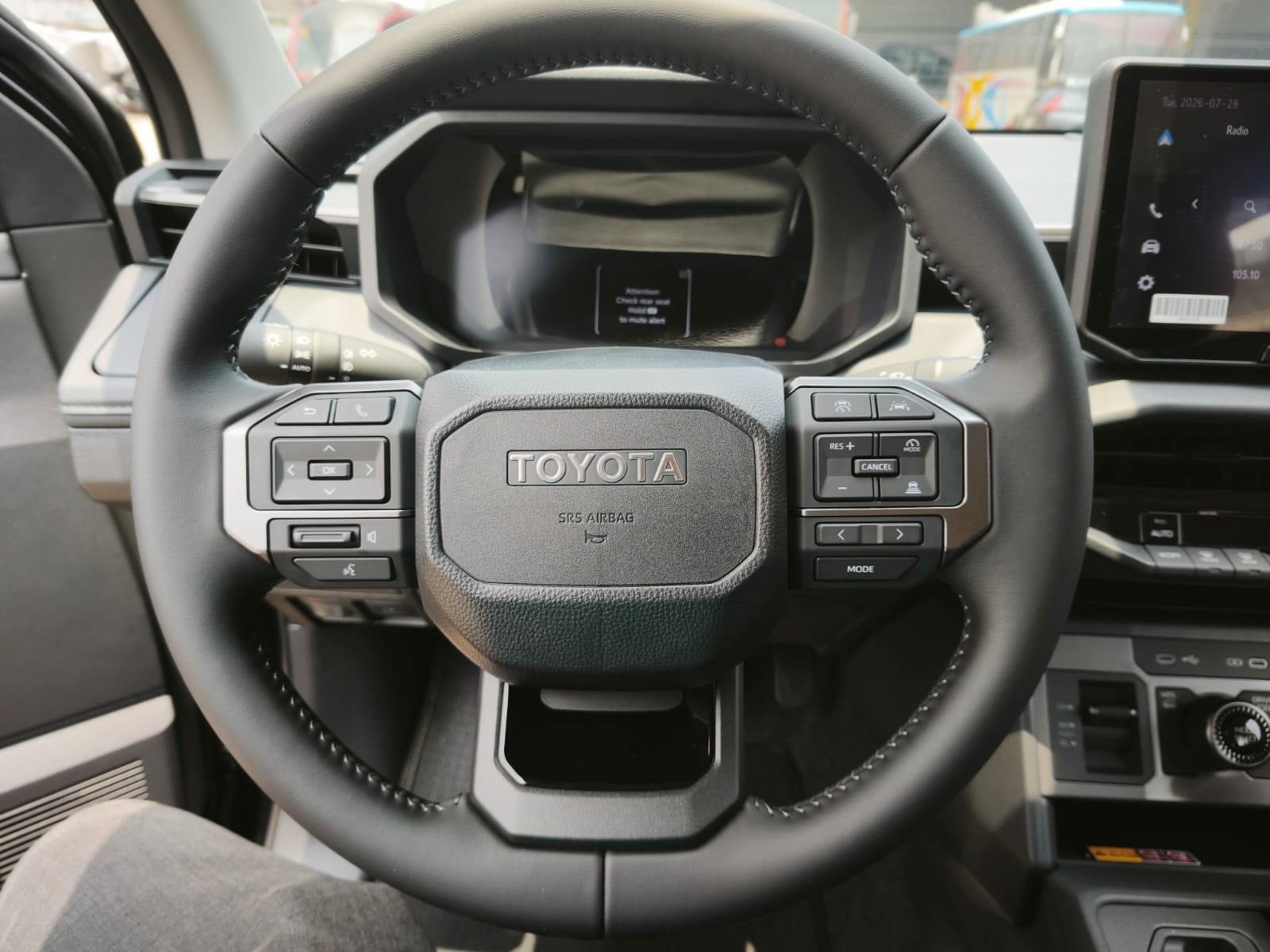 2026 TOYOTA HILUX DOUBLE CAB CONQUEST 2.8 4WD AT Black image 25