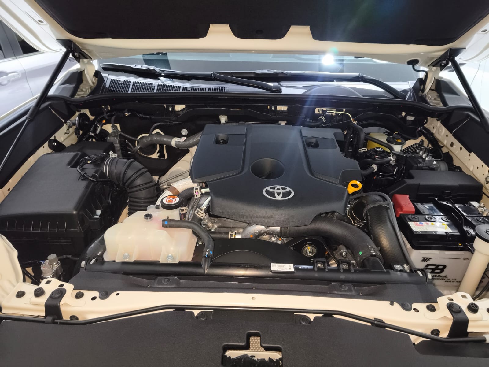 2026 TOYOTA HILUX DOUBLE CAB CONQUEST 2.8 4WD AT White image 35