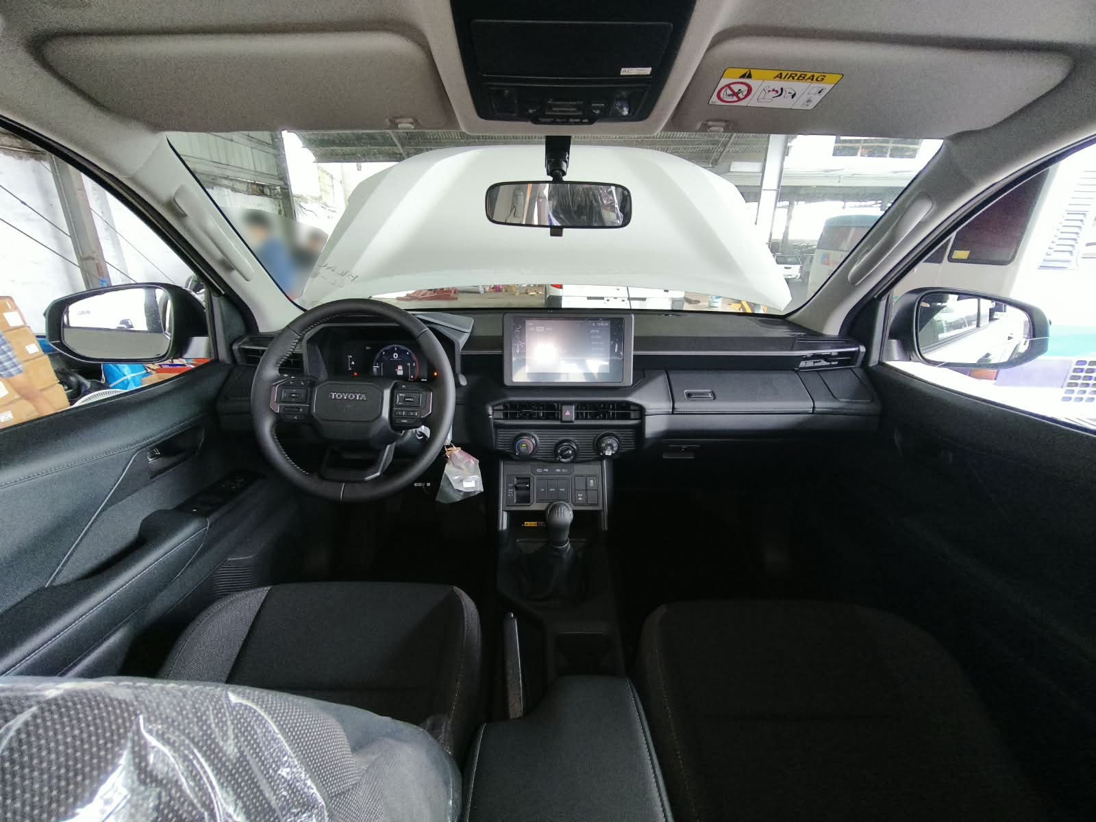 2026 TOYOTA HILUX DOUBLE CAB E 2.8 4WD Manual Transmission White image 20
