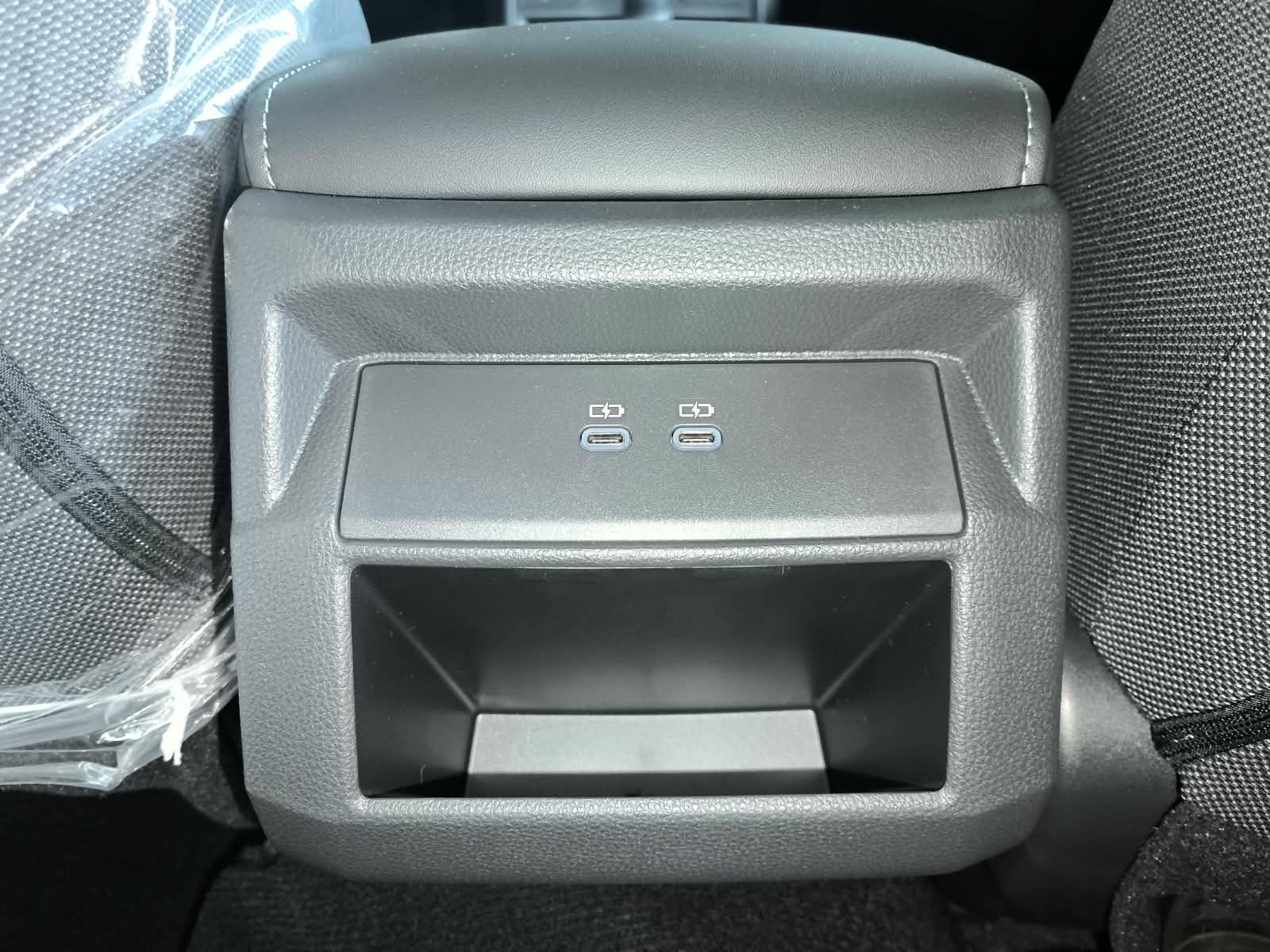 2026 TOYOTA HILUX DOUBLE CAB E 2.8 4WD Manual Transmission White image 26