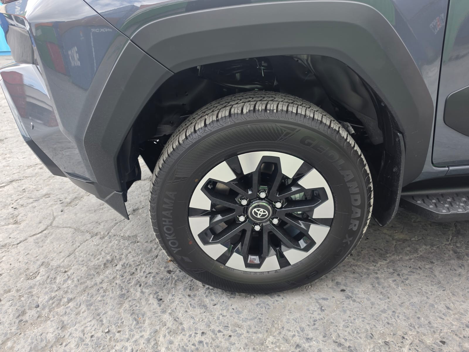 2026 TOYOTA HILUX DOUBLE CAB TRAILHUNTER 2.8 4WD AT Gray image 9