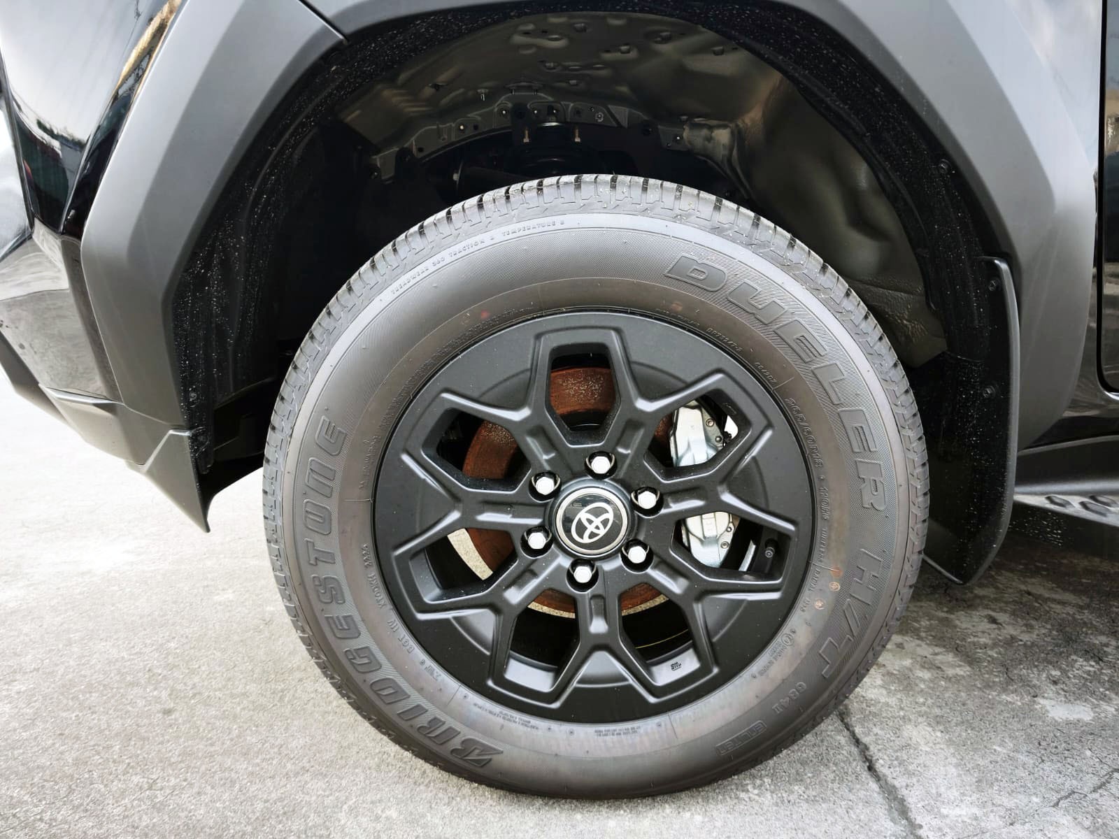 2026 TOYOTA HILUX DOUBLE CAB CONQUEST 2.8 4WD AT Black image 9