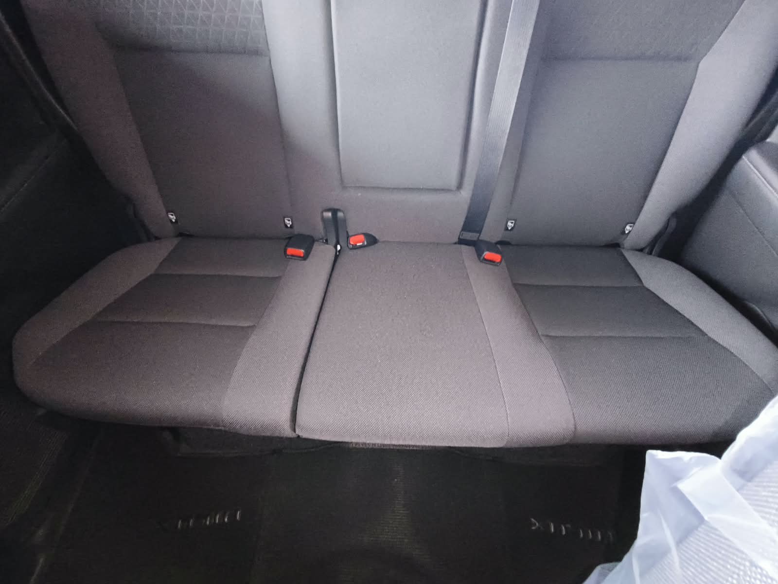 2026 TOYOTA HILUX DOUBLE CAB E 2.8 4WD Manual Transmission Silver image 15