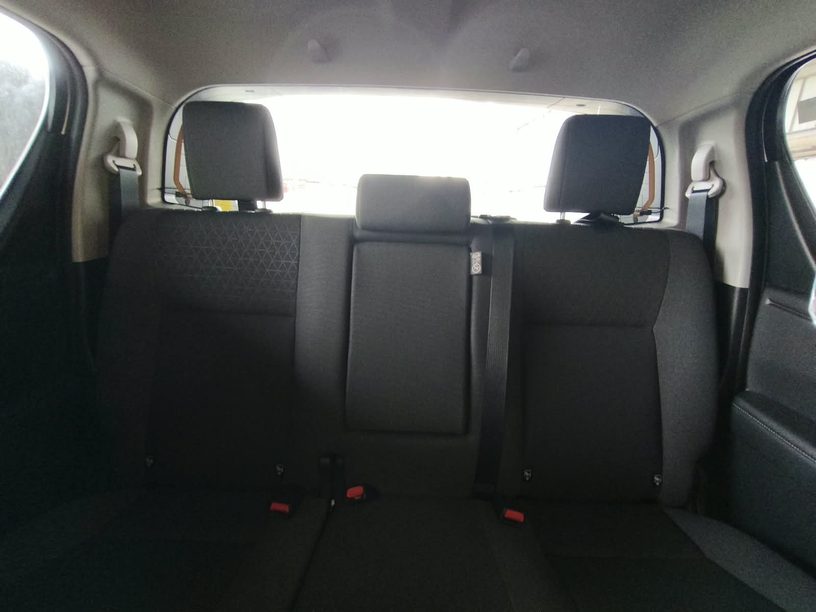 2026 TOYOTA HILUX DOUBLE CAB E 2.8 4WD Manual Transmission Silver image 16